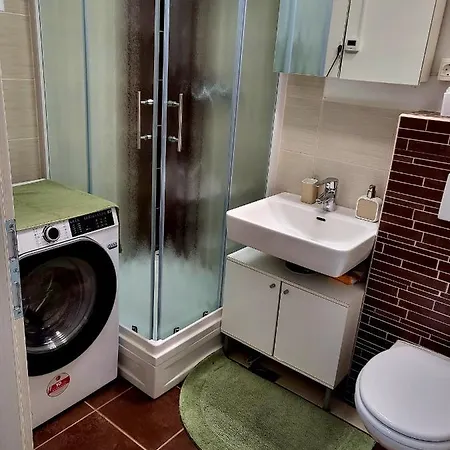 Courtyard Under The Castle Apartament Lublana