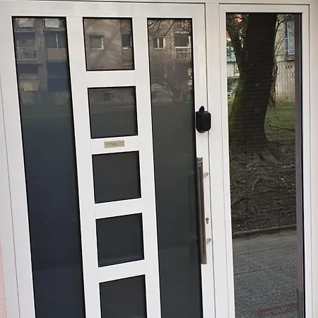 Courtyard Under The Castle Apartma *