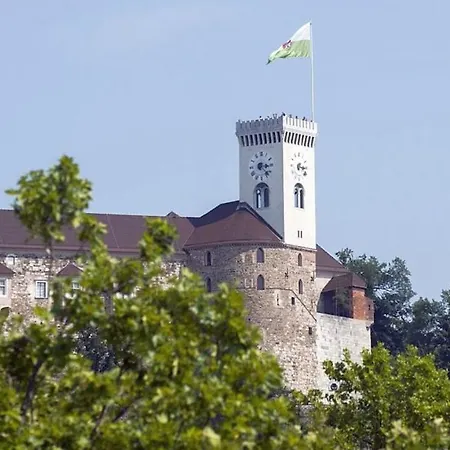 Courtyard Under The Castle * Любляна