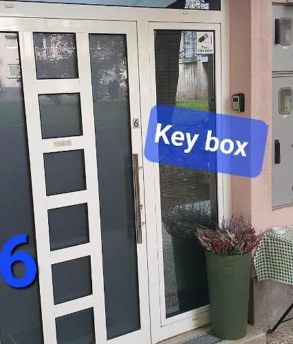 Courtyard Under The Castle Apartman